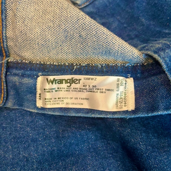 Wrangler Jeans Mid Weight   Great Used Condition Mens Size 42 x 30 - Picture 9 of 9